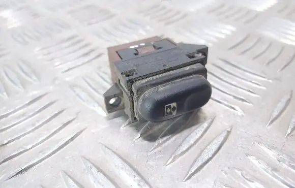 Renault Laguna I Electric window control switch 7700822679B