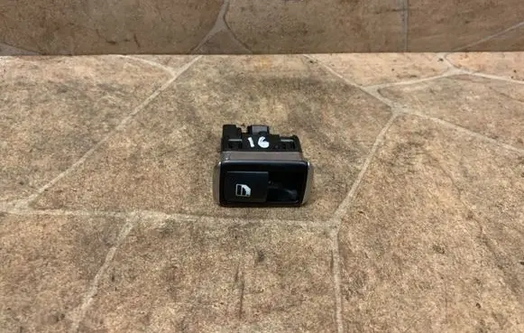 Mercedes-Benz CLS C218 X218 Electric window control switch A2049058102