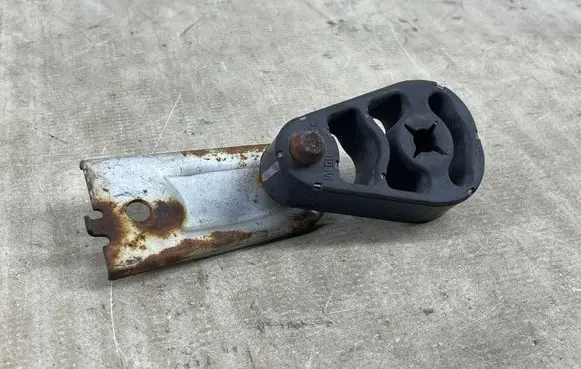 BMW X5 E70 Muffler mount bracket/holder 7568777