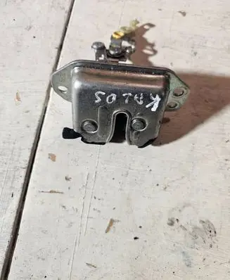 Loading door lock
