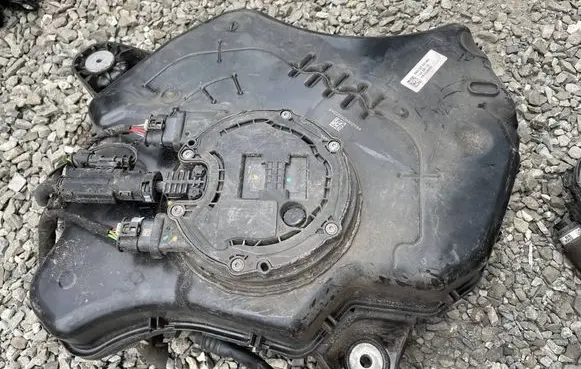 BMW 3 G20 G21 AdBlue liquid reservoir 7454338 22B1751K0182