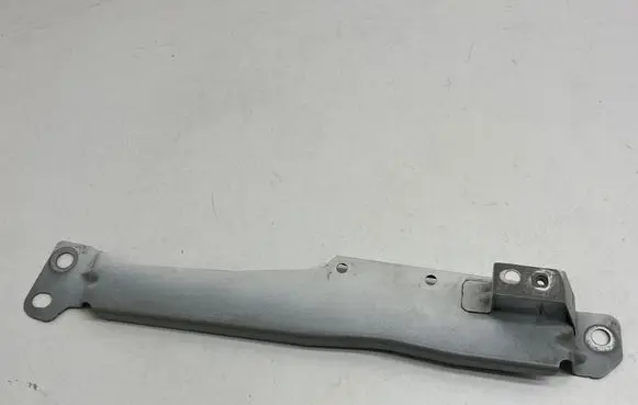 Volvo S60 Fender mounting bracket 31468233 BQ9CD