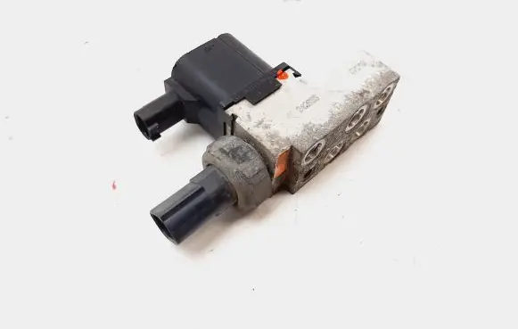 Mercedes-Benz CLS C219 Air suspension valve block A2113200158