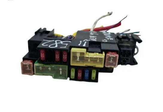 Nissan Juke I F15 Fuse module 72545226 71545226