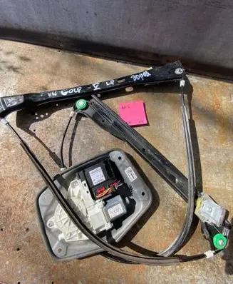 Volkswagen Golf V Front door window regulator motor 1K3837401S 1K0959793J