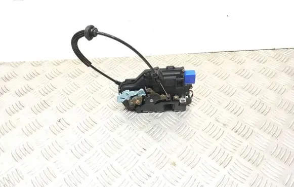 Skoda Octavia Mk2 (1Z) Front door lock 3D2837015 A00473