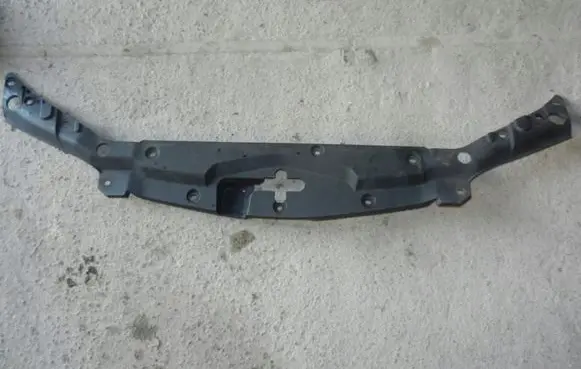 Engine bonnet/hood lock trim molding