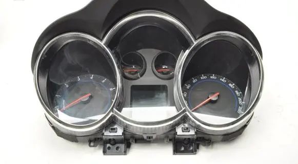 Chevrolet Cruze Speedometer (instrument cluster) 95079985