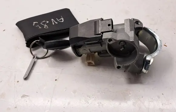 Toyota Avensis T270 Ignition lock 4502002231 6905705091