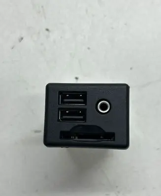 Chevrolet Corvette C7 USB socket connector 13581213
