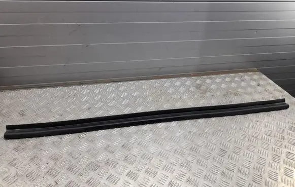 Porsche Macan (95B) Engine compartment rubber 95B823737