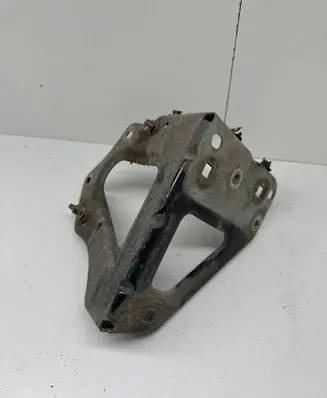 Audi A6 S6 C6 4F Fender mounting bracket 4F0821136A