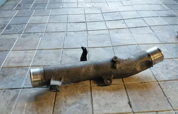 Toyota Corolla Verso AR10 Intercooler hose/pipe