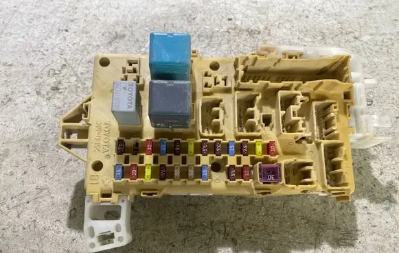Toyota Corolla Verso AR10 Fuse box set 892210F010