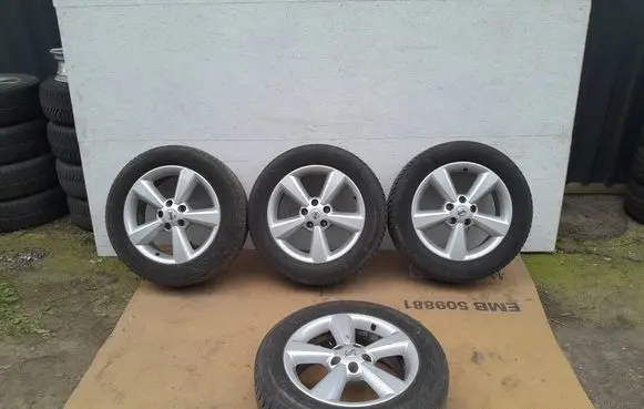 Nissan Qashqai R17 alloy rim 