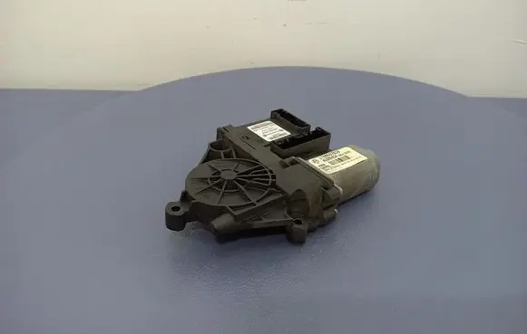 Skoda Octavia Mk2 (1Z) Front door window regulator with motor 1T0959701B