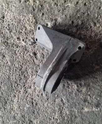 Chevrolet Captiva Engine mount bracket