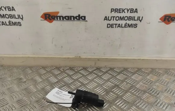 Volkswagen Tiguan Windscreen/windshield washer pump 1K6955651