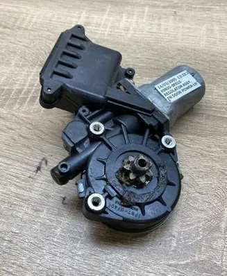 Toyota Corolla Verso E121 Front door window regulator motor 996994100