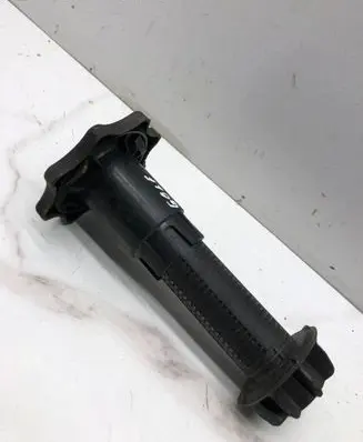 Volkswagen Golf V Spare wheel bolt
