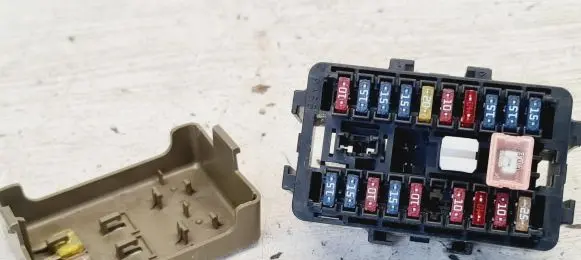 Opel Agila A Fuse module