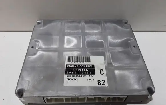 Toyota Avensis T250 Engine control unit/module 8966105821 MB175800833