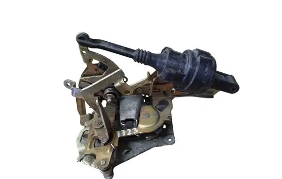 Mercedes-Benz C W202 Rear door lock 2027300635