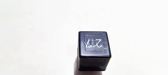 Audi A8 S8 D2 4D Other relay 443951253s 899556