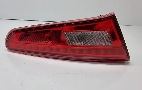Alfa Romeo Giulietta Tailgate rear/tail lights 50513401