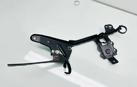 Fender mounting bracket
