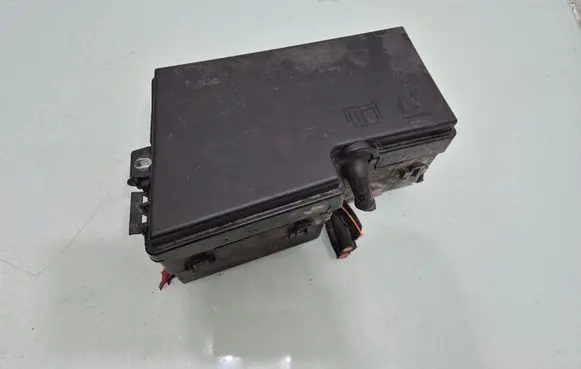 Volvo V50 Fuse box set 518818000
