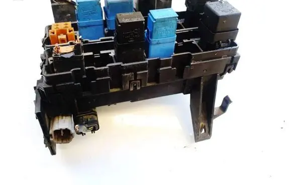Nissan Primera Fuse box set 71543087 7154-3087ya1
