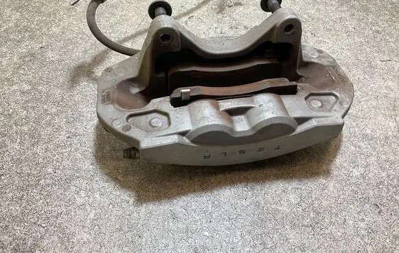 Tesla Model 3 Front brake caliper 104462200F CR321310H303390