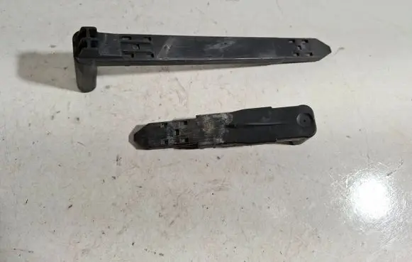 Headlight/headlamp mounting bracket