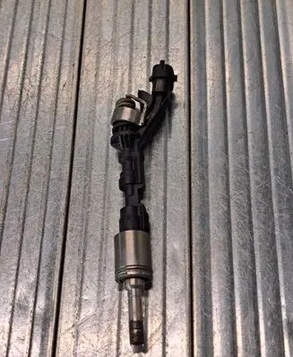 Ford Fiesta Fuel injector CJ5G9F593AB