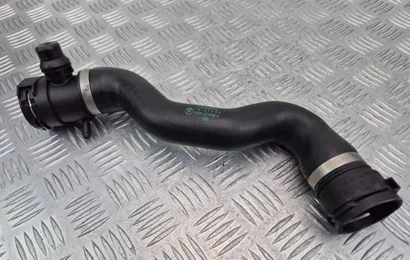 BMW 5 GT F07 Engine coolant pipe/hose 7619684
