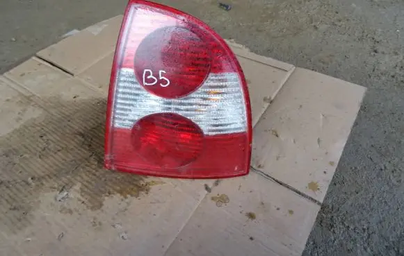 Volkswagen PASSAT B5.5 Rear/tail lights 28408014