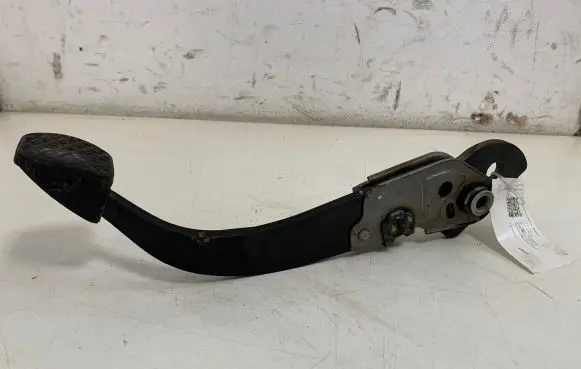 Chevrolet Cruze Brake pedal