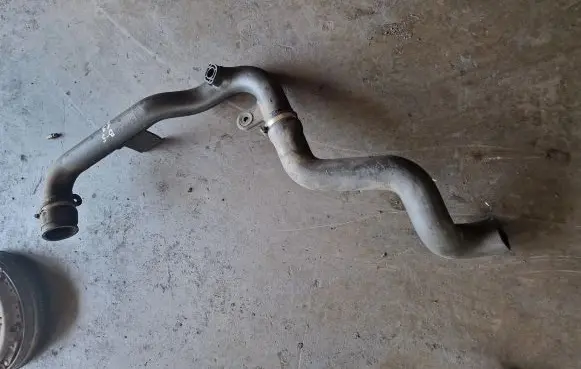 Volkswagen PASSAT B5 Engine coolant pipe/hose