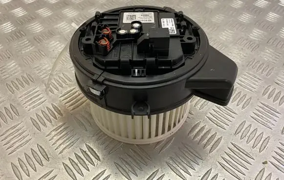 Volvo XC90 Heater fan/blower F011500123
