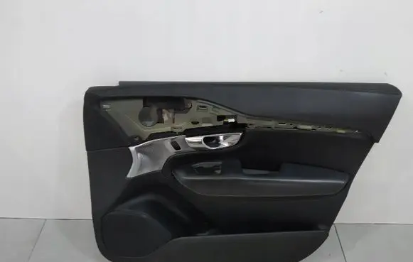 Volvo XC90 Front door card panel trim 