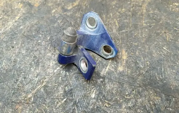 Volkswagen PASSAT B6 Front door upper hinge