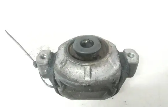 Audi A8 S8 D3 4E Engine mount bracket 4e0399151ap
