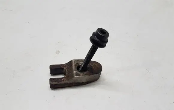 Volvo V40 Fuel Injector clamp holder 31303614 30624306