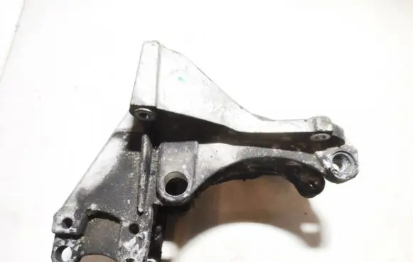 Peugeot 307 Engine mounting bracket 9643834880 96348179