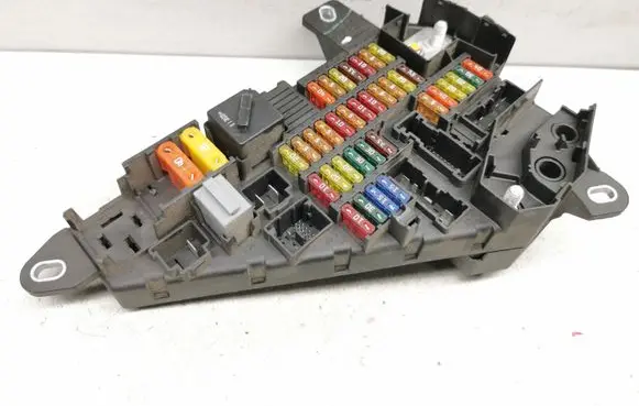 BMW 5 E60 E61 Fuse module 6906603