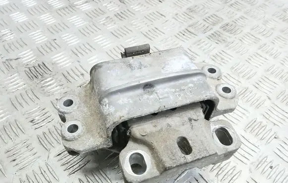 Volkswagen Golf Plus Engine mount bracket 1K0199555