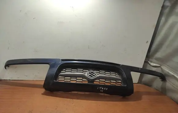 Suzuki Grand Vitara I Front grill 7211165DA0