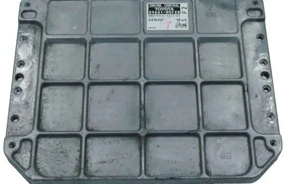 Toyota Avensis T270 Engine control unit/module MB2759000