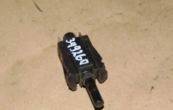 Mercedes-Benz Vito Viano W638 Brake pedal sensor switch A0015458714